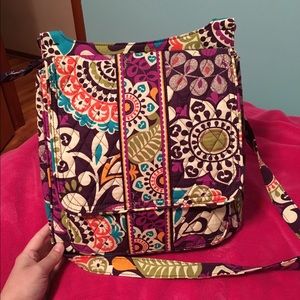 Vera Bradley Mailbag Plum Crazy 💜